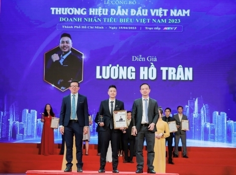 giai thuong chuyen gia marketing xuat sac nam 2023 viet nam thuoc ve nha dao tao doanh nghiep luong ho tran