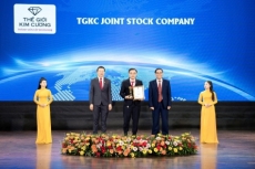 th    gi  i kim c   ng vinh d     n nh  n gi   i th    ng    s   n ph   m    d  ch v  ch  t l    ng ch u       th  i b  nh d   ng   