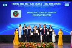 c ng ty tnhh d t may v   phong  h  nh tr  nh t   l  ng ngh   truy  n th  ng      n top 10 th   ng hi u xu  t s  c ch u      th  i b  nh d   ng