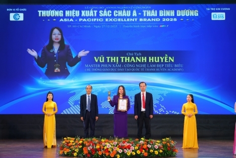 n  doanh nh n v   th   thanh huy  n    d  u   n l  nh     o b   n l  nh t  i l  vinh danh    th   ng hi u xu  t s  c ch u       th  i b  nh d   ng 2025   