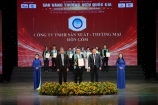 th   ng hi u y   n s  o h n g  m vinh d  nh  n gi   i th    ng top 10 th   ng hi u sao v  ng qu  c gia 2024