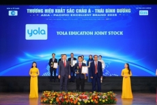 anh ng  yola  kh   ng     nh t  m v c th   ng hi u gi  o d c vi t tr  n     u tr    ng ch u      th  i b  nh d   ng