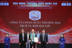 th   ng hi u n  c m   m ph   qu c ng  c linh     vinh d  nh  n     c danh hi u top 10 sao v ng th   ng hi u qu c gia 2024