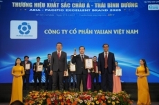 yalian vi t nam vinh d  nh  n danh hi u    top 10 th   ng hi u xu  t s  c ch u       th  i b  nh d   ng 2025   