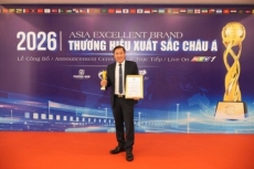  ng l   v n trung    ch  t  ch h  qt c ng ty c  ph  n t  p   o  n     u t   uniland vinh d  nh  n gi   i th    ng    nh   l  nh     o xu  t s  c ch u      