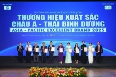 doanh nh n kat l  u       c vinh danh t  i h  ng m c    nh   l  nh     o xu  t s  c ch u      th  i b  nh d   ng    n m 2025