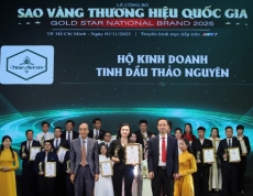 sau ch  ng     ng 10 n  m h nh th nh v  ph  t tri  n h  kinh doanh tinh d  u th   o nguy  n     v   ang kh   ng   nh v  th    l  m t trong nh  ng    n v  ti  n phong trong l nh v c s   n xu   t tinh d  u d   c li u thi  n nhi  n t   i vi t nam 