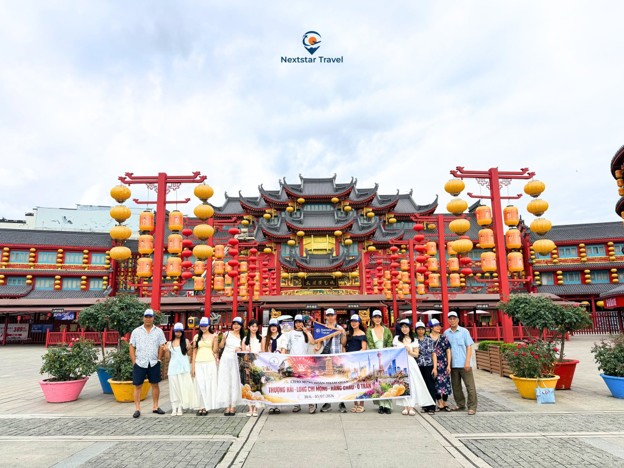 Có thể là hình ảnh về Fushimi Inari Taisha và văn bản
